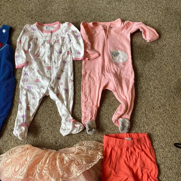 6 Pieces Bundle Baby Girl Clothes size 0-12M - Picture 2 of 3